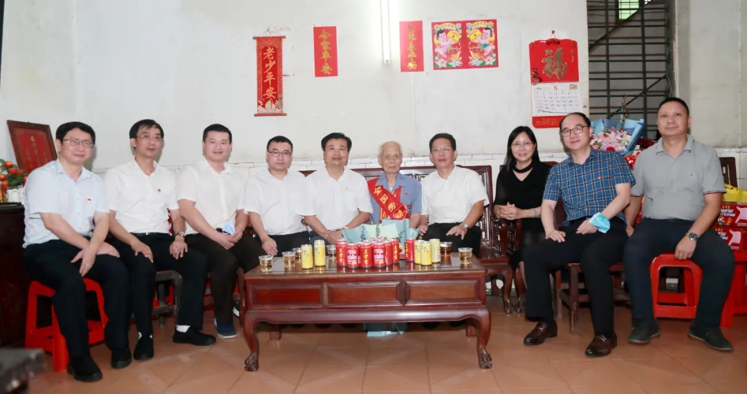 广东省总工会领导慰问广药集团第一届全国劳模陈雨池